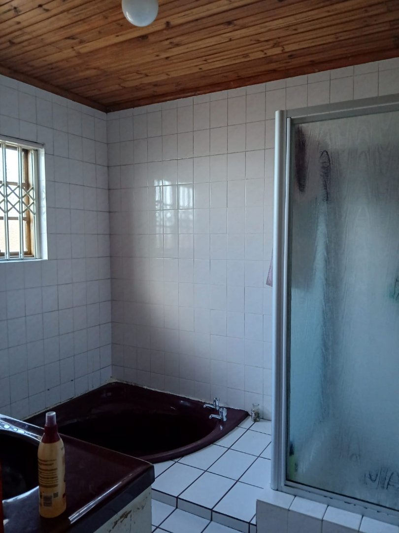5 Bedroom Property for Sale in King Williams Town Ext 30 Eastern Cape